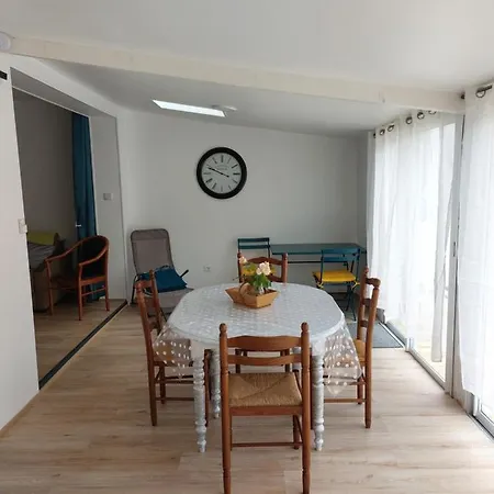Nyaraló Le Clos Saujonnais 2 *